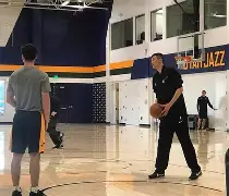 开云中国网站-犹他爵士训练开放日；赛前再遭质疑引欢呼；法国杯在即；心理建设被强调(形容十分谨慎一点不敢疏忽)